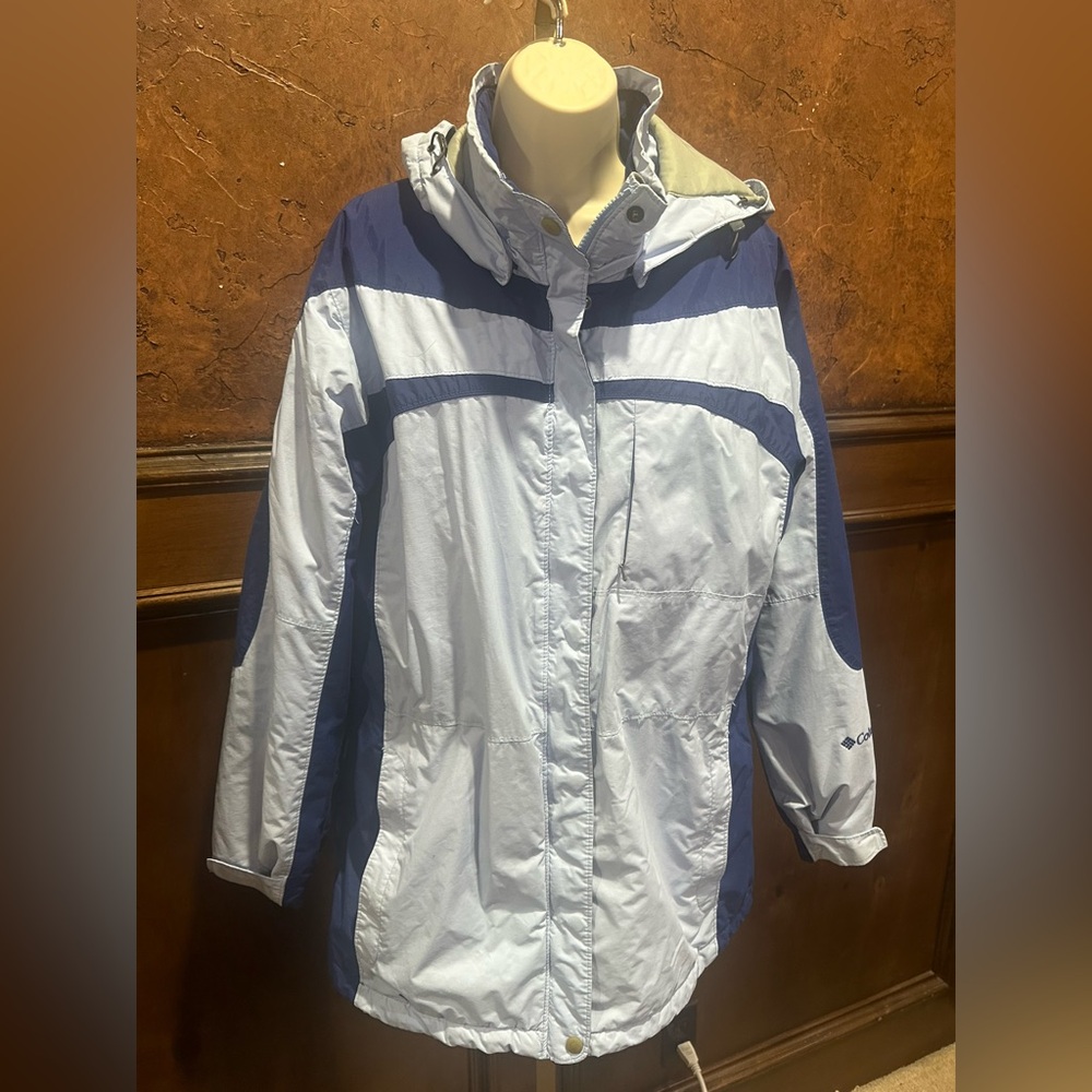 PRE-OWNED SIZE L Columbia Women's Blue and Gray Ski Jacket